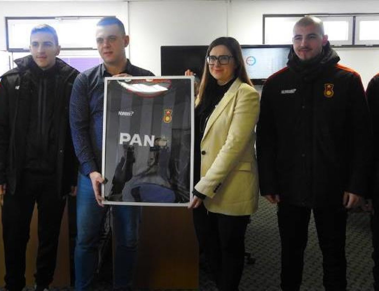 291c18db-a6c9-49b5-861d-8d88406215b756hhh