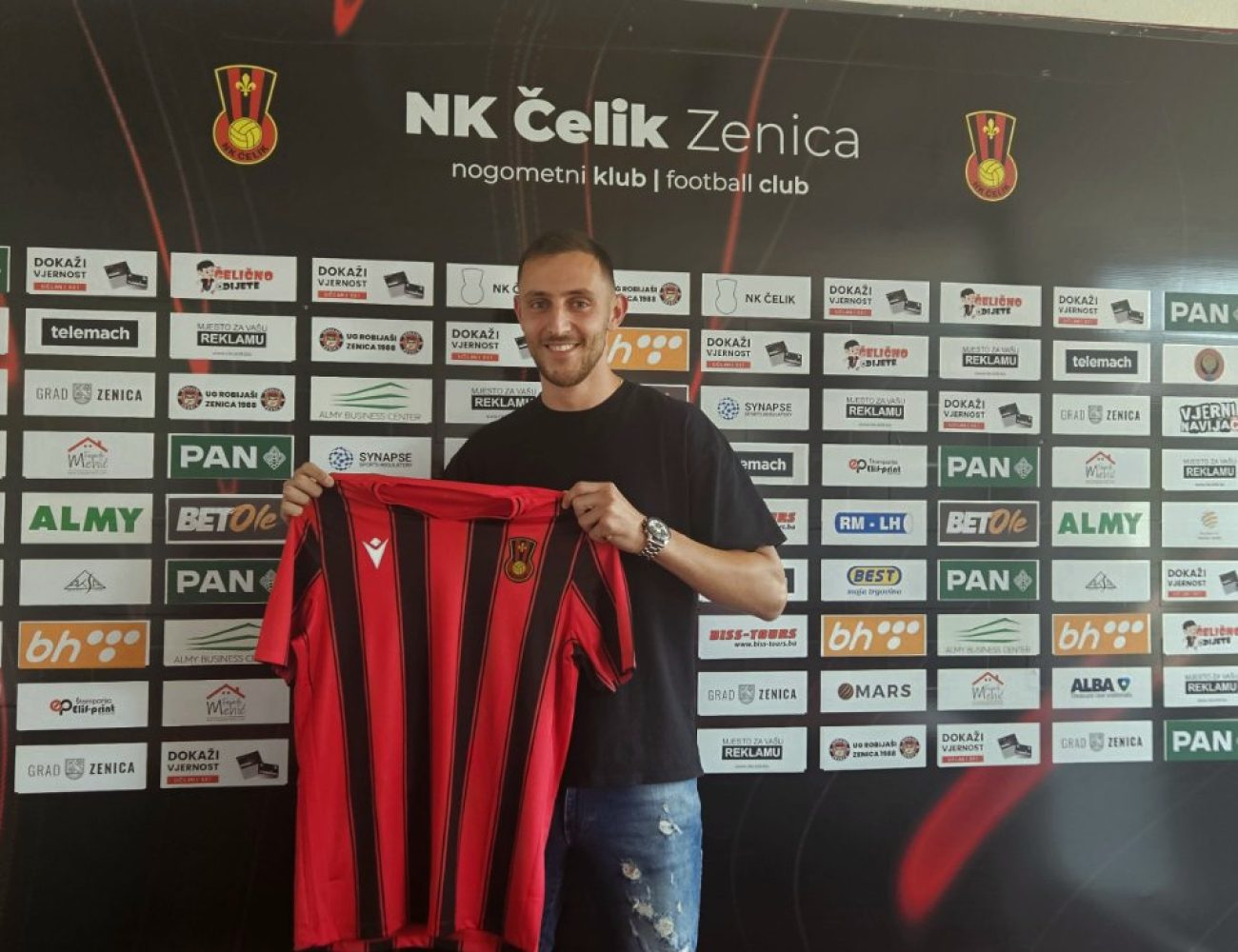 IMG-55db8fc9da096660cbbdff8e06b99433-V